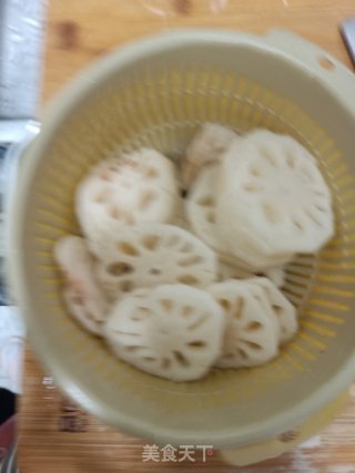藕酿肉的做法步骤：1