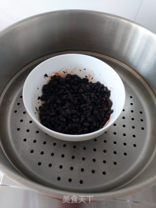自制老干妈牛肉末豆豉酱的做法步骤：1