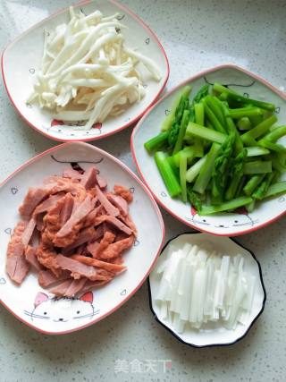 牛肉庚炒芦笋的做法步骤：4