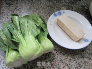 虾糕炒青菜的做法步骤：1