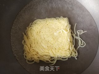虫草花鸡汤车仔面的做法步骤：4