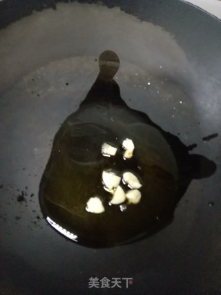 黄瓜炒平菇的做法步骤：2