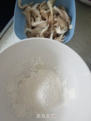 酥炸平菇的做法步骤：1