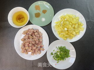 孜然火腿猪肉土豆丁的做法步骤：2