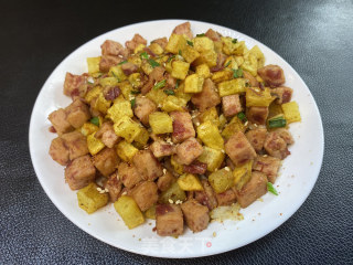 孜然火腿猪肉土豆丁的做法步骤：7