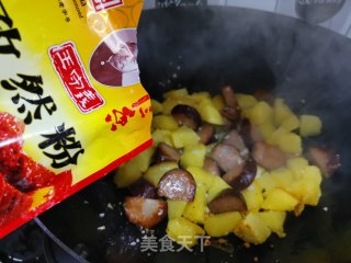 孜然土豆炒香肠的做法步骤：10