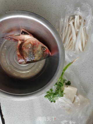 鱼头豆腐汤的做法步骤：1