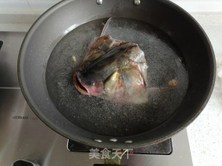 鱼头豆腐汤的做法步骤：3