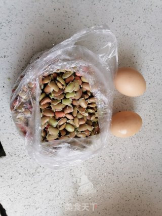毛豆炒鸡蛋的做法步骤：1