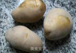 西瓜皮炒土豆片的做法步骤：1
