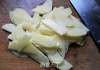 西瓜皮炒土豆片的做法步骤：4
