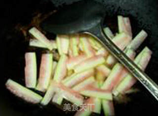 西瓜皮炒土豆片的做法步骤：6