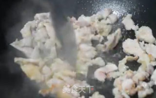 莲藕炒五花肉的做法步骤：3