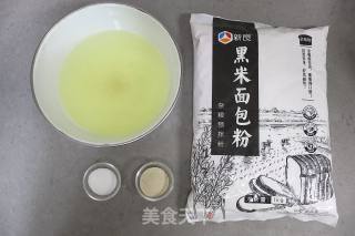 珐琅锅黑米欧包的做法步骤：1
