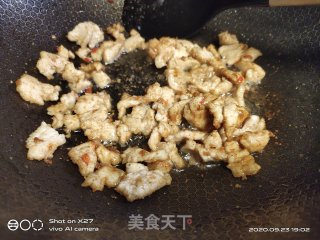 香菇烧鸡肉的做法步骤：2
