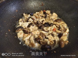 香菇烧鸡肉的做法步骤：4