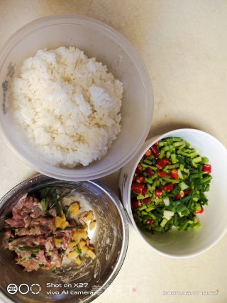 牛肉蒜薹炒饭的做法步骤：2