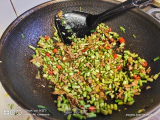 牛肉蒜薹炒饭的做法步骤：5