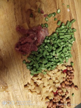 豆角萝卜干肉丝炒饭的做法步骤：1