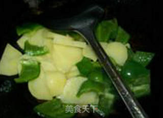灯椒炒土豆的做法步骤：6