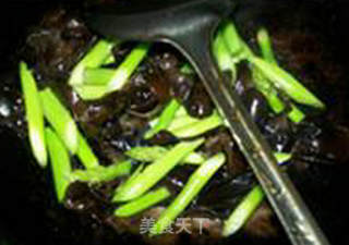 芦笋炒黑木耳的做法步骤：7