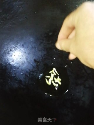 早餐小食-木耳小红虾干的做法步骤：2