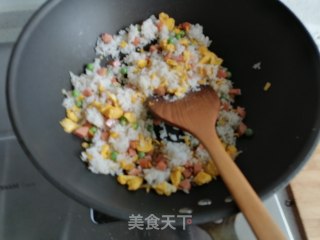 香肠炒饭的做法步骤：8