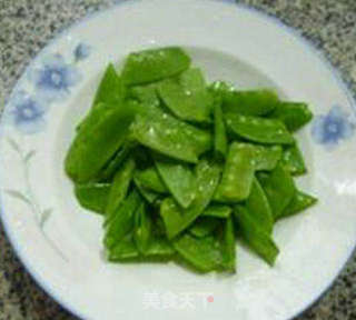 菌菇荷兰豆的做法步骤：1