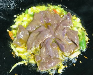 洋葱炒猪肝的做法步骤：6