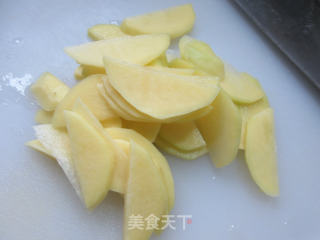 荷兰豆炒土豆片的做法步骤：3