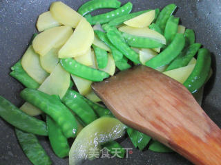荷兰豆炒土豆片的做法步骤：9