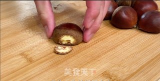 板栗烧鸡丨秋食板栗健胃补肾的做法步骤：1