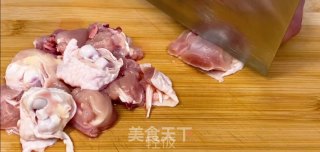 板栗烧鸡丨秋食板栗健胃补肾的做法步骤：4