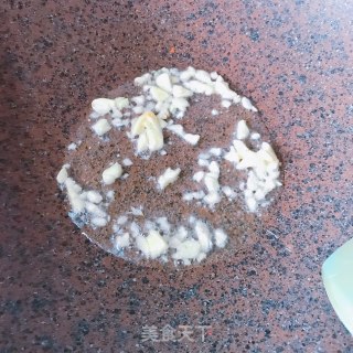 爆炒油麦菜的做法步骤：3