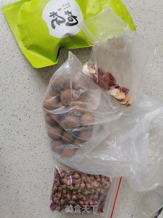 三宝养生茶的做法步骤：1