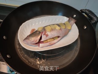 豆酱蒸鲈鱼的做法步骤：5