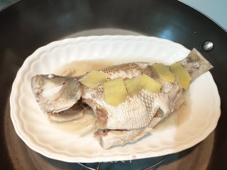 豆酱蒸鲈鱼的做法步骤：6