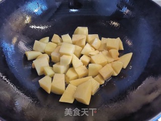 火麻酱香鸡胸烧土豆的做法步骤：5