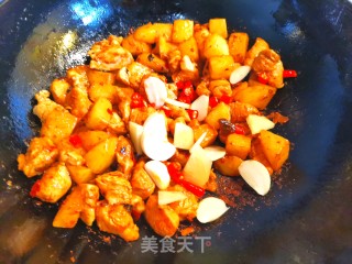 火麻酱香鸡胸烧土豆的做法步骤：9
