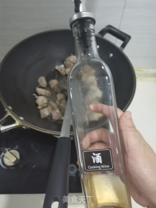 土豆烧肉的做法步骤：3