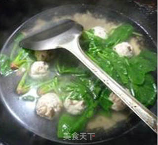 香菇鸡肉丸菠菜汤的做法步骤：12