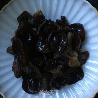 蒜香洋葱拌木耳的做法步骤：3