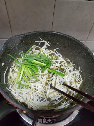 海带丝炒绿豆芽的做法步骤：8