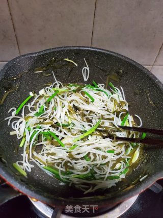 海带丝炒绿豆芽的做法步骤：9