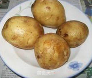小葱头烧土豆的做法步骤：1