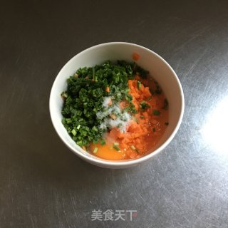 胡萝卜葱花炒蛋的做法步骤：2