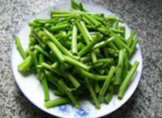 香干炒空心菜梗的做法步骤：1