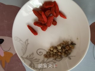 菊花枸杞茶-秋季养生首选的做法步骤：1
