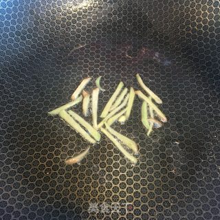 五花肉炒白菜帮的做法步骤：3