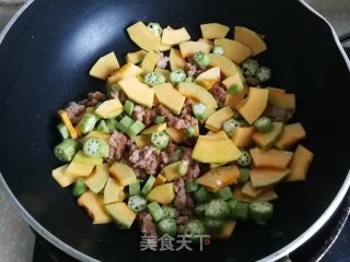 肉末炒南瓜秋葵的做法步骤：5